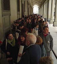 View of part of the waiting line for the Uffizi Gallery